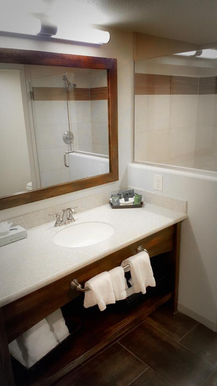 Deluxe Suite,113662241:JPEG